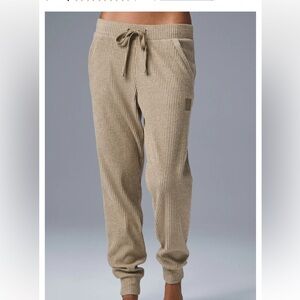 New with tags Alo Yoga Muse Pants